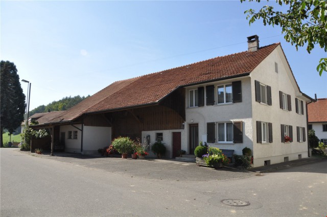 Einfamilienhaus mit angebauter Scheune im Weiler Schlatt